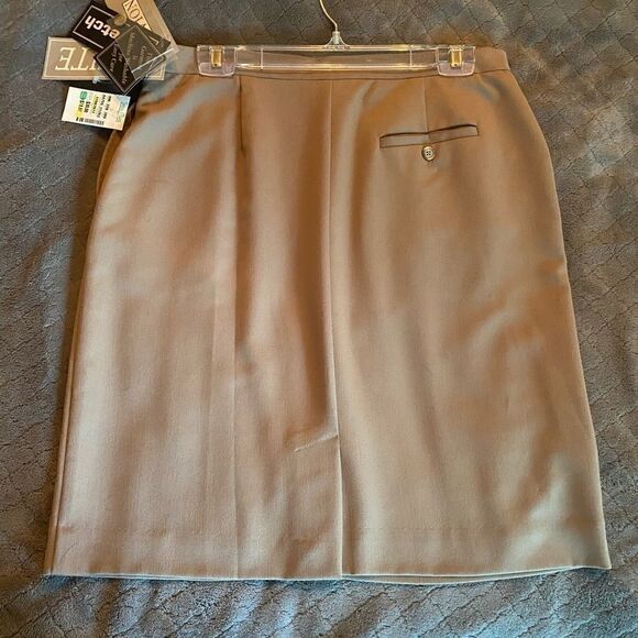 🍁3/$20 Stretch skirt - Picture 4 of 6